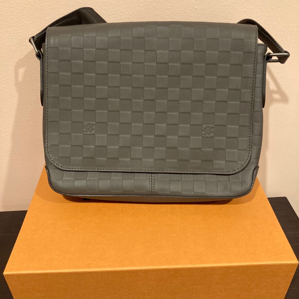 Louis Vuitton-District PM